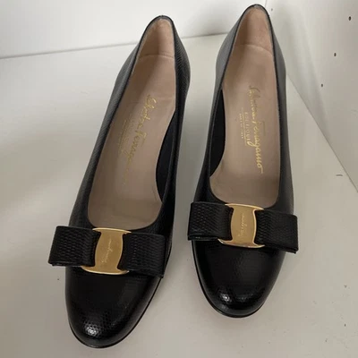 SALVATORE FERRAGAMO Vara Pumps Black Textured Leather 6.5 Vtg 80s Boutique Bow - Image 1 of 4