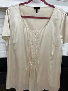 Escada Size 44 Ivory Tunic Blouse Too With Pretty Pleats 97% Silk 3% Elastane - Picture 1 of 12