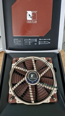 Noctua NF-A20 PWM, Gehäuselüfter (200mm) inkl. 2 Noctua NA-FG1-20 (Lüftergitter) - Bild 1 von 4