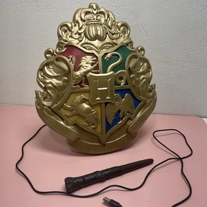 Harry Potter Hogwarts Crest Light w/ Wand Wizarding World Lights Up - Picture 1 of 9