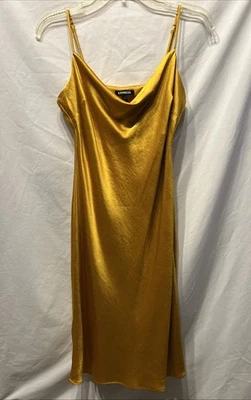 Express 中号缎面懒人连衣裙斜纹切割金色垂领 Midi 假日派对 — 第 1/4 张图片