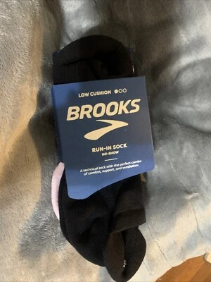 Brooks Run-In No Show 3-Pack Unisex Running Apparel New Socks Sz L - Image 1 of 4