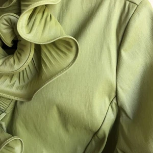 Samuel Dong Green Taffeta Stretch Ruffled Long Sleeve Flip Cuff Formal Top Sz M - Picture 1 of 12