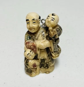 Vintage japanische Netsuke Figur hält Babys Kinder handgeschnitzt - Bild 1 von 3