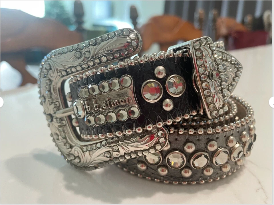 B.B. Cinturón Simon Swarovski embellecido para mujer de cuero negro con tachuelas M/L con caja Foto 1 de 4