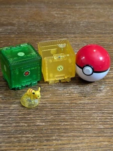 Pokémon Pop N Battle Pikachu Figura Verde Pokeball E Blocchi - Foto 1 di 18