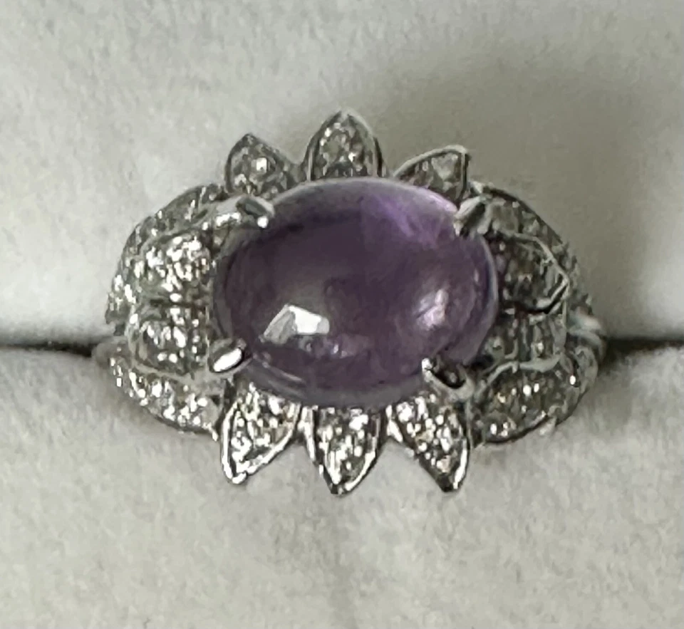 Anillo de amatista, diamantes y platino Foto 1 de 4