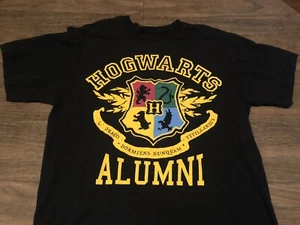 Camiseta negra mediana Harry Potter Hogwarts Alumni - Imagen 1 de 6