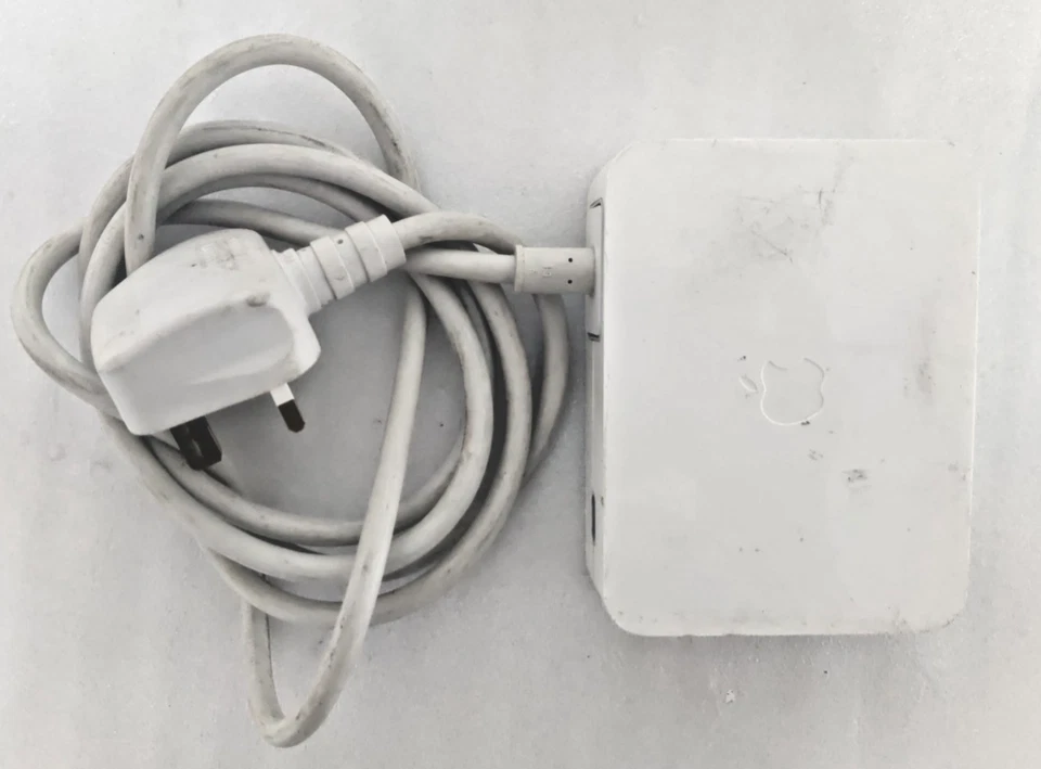 Apple HD display  24.5V  2.65A  65W A1096 Power Adapter Charger With UK plug - Image 1 of 4