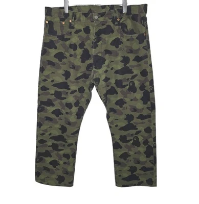 Jeans de camuflaje A Bathing Ape X Levi's 501 (exclusivos de Estados Unidos) talla 38 Bape usados en excelente estado Foto 1 de 4