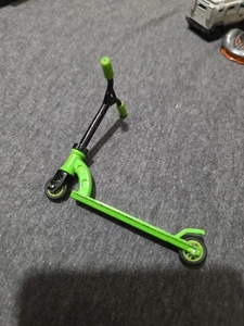 Rare Green & Black Diecast Scooter- - Bild 1 von 5