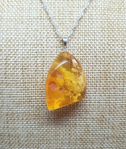 4,9 grams Beautiful Genuine Natural Real Amber Pendant - Picture 1 of 7