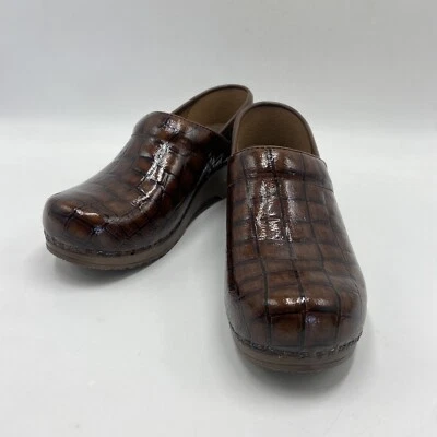 Tamancos femininos SANITA marrom cobra réptil dinamarquês brilhante tamanho 37 EUA 6.6-7 - Imagem 1 de 4