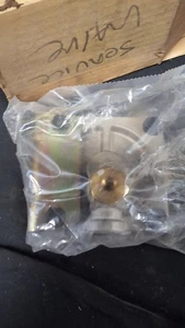 Meritor RKN28071 Air Brake Relay Valve Spring   (2) Supply And Delivery Port, - Bild 1 von 8