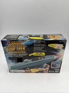 Vintage 1996 Playmates Classic Star Trek Movie Series Starfleet Phaser sigillato - Foto 1 di 3