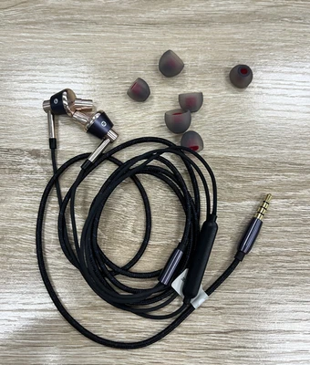 1MORE Hi-Res In-Ear Triple Driver Earphones Headphones (Cable Incl) Tested us - Image 1 of 4
