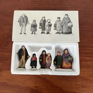 Dept 56 Carolers on the Doorstep Heritage Village Collection #5570-0 Set of 4 - Picture 1 of 4
