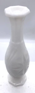 Vintage 9" Milchglas Knospenvase Starburst Schneeflocken-Design mit achteckigem Sockel und Deckel - Bild 1 von 7