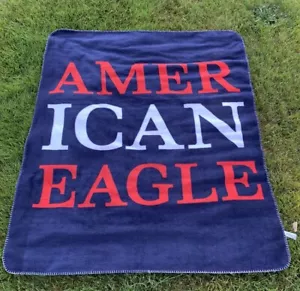 Manta polar American Eagle Outfitters roja blanca azul 50x60 nueva con etiquetas - Imagen 1 de 4
