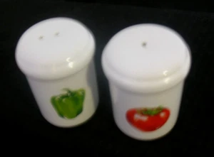 Ragu Rewards Salt and Pepper Shaker Red Tomato Pepper Green Bell Pepper - Picture 1 of 5