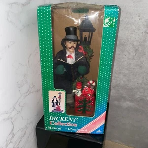 Colección Holiday Creations Dickens Carol Singer ilumina música escena navideña - Imagen 1 de 16