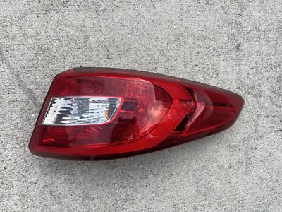 二手正品原始设备制造商乘客侧尾灯适用于 2015 - 2017 年现代索纳塔型号 — 第 1/4 张图片
