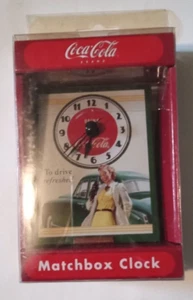 RELOJ COCA COLA ESTAÑO MATCHBOX TOTALMENTE NUEVO EN CAJA 4"" x 3"" Necesita batería AA no inc - Imagen 1 de 2