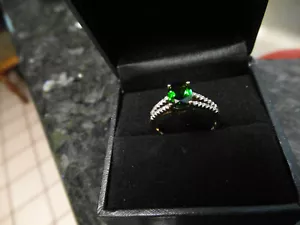 Women's 10K yellow gold, Chrome Diopside & Diamonds ring. - Picture 1 of 3