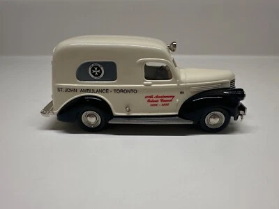 Chevrolet St. John Ambulancia Durham 1/43 1941 modelo hecho a mano de metal blanco Foto 1 de 4