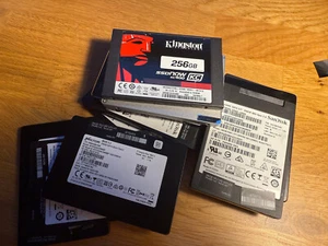 256GB SSD (2.5") Misc brands - Solid State Drive - Multiple available - Afbeelding 1 van 4