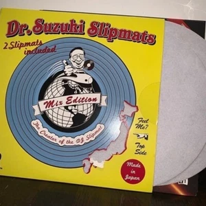 Pair Traktor scratch DVS vinyl MK2 WHITE + Pair Dr. Suzuki Slipmats - Picture 1 of 5