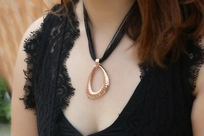 Colgante Locke Grande de Acero Inoxidable de 16 Pulgadas con Cadena de Collar de Cuero para Mujer Foto 1 de 4