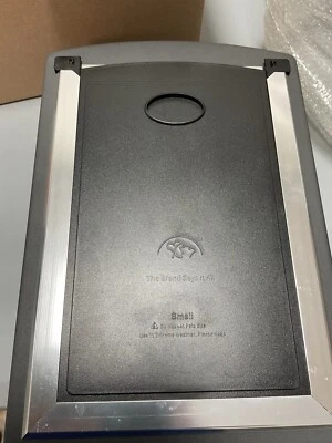 Puerta para gato resistente a la intemperie para paredes exteriores - marco de metal negro (tamaño pequeño) Foto 1 de 4