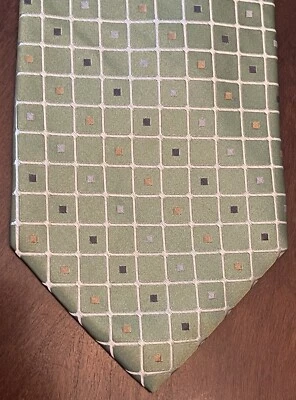 Claiborne Green Hand Made 100% Silk Men’s Neck Tie Made In China - Image 1 of 4