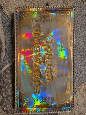 Bolso de cosméticos Danielle Nicole London To Hogwarts Foto 1 de 4