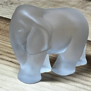 Satin Frosted Solid Glass Elephant Figurine Paperwight Vintage 1991 Taiwan - Picture 1 of 10