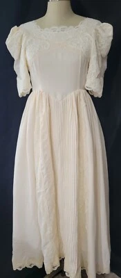 ¿Seda personalizada vintage años 80? Vestido de novia estilo victoriano talla S Foto 1 de 4