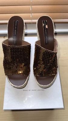 Zapato Marc By Marc Jacobs Talla 39 EE. UU. 8 Bronce Lentejuelas Alpargata Y2K Cuña Deslizable Foto 1 de 4