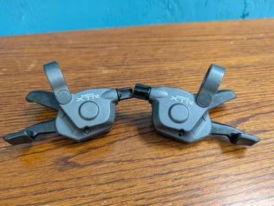 Juego de palancas de cambio izquierda/derecha Shimano XTR SL-M950 vintage 3 x 8 velocidades 22,2 Foto 1 de 4