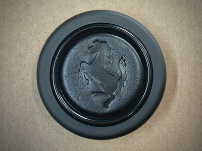 Leder Hupenknopf Leather Horn Button MOMO Ferrari 208 308 328 512 288 Mondial Foto 1 de 3