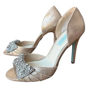 Blue by Betsey Johnson Rhinestone Bowtie Champagne Stiletto Heels size 9 - Picture 1 of 15