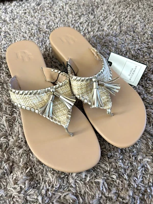 NUEVO CON ETIQUETAS SANDALIAS DANA BUCHMAN Rafia Oro Tanga Cuña con Borla Talla L (9/10) NUEVAS Foto 1 de 3