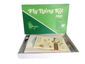 Kit de atado de moscas vintage #80 kit abierto caja original con suministros y libros de instrucciones - Imagen 1 de 23