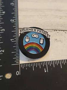 Linda consola arco iris LGBTQ+ pin solapa nerd colorido videojuego orgullo jugador L1 - Imagen 1 de 2