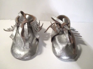 INFANT GIRLS SILVER 100% LEATHER MOCASSINS SLIPPERS SHOES SIZE 6-12 MONTHS SH1 - Picture 1 of 3