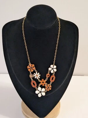 雅芳全新带标签橙色和白色花朵围兜风格金色声明项链。 16英寸波西米亚风 — 第 1/4 张图片