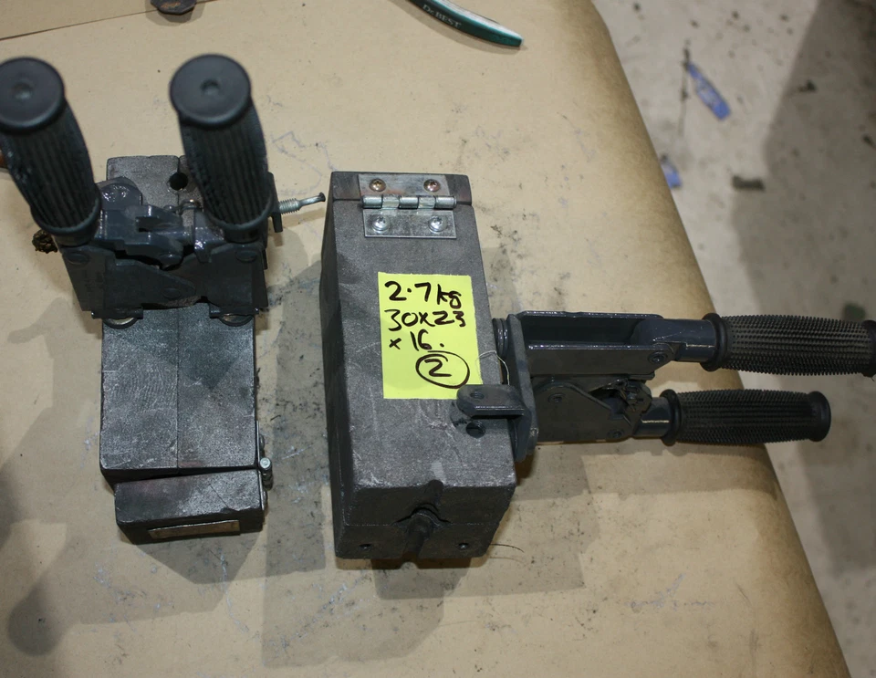 Erico Cable - Cable Copper Thermite Graphite Welding Mold handle clamp HXU7.6-50 - Image 1 of 4