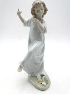 Retired Lladro 8in Figure Daisies, Time Of Joy 6946G hand painted porcelain - Picture 1 of 10