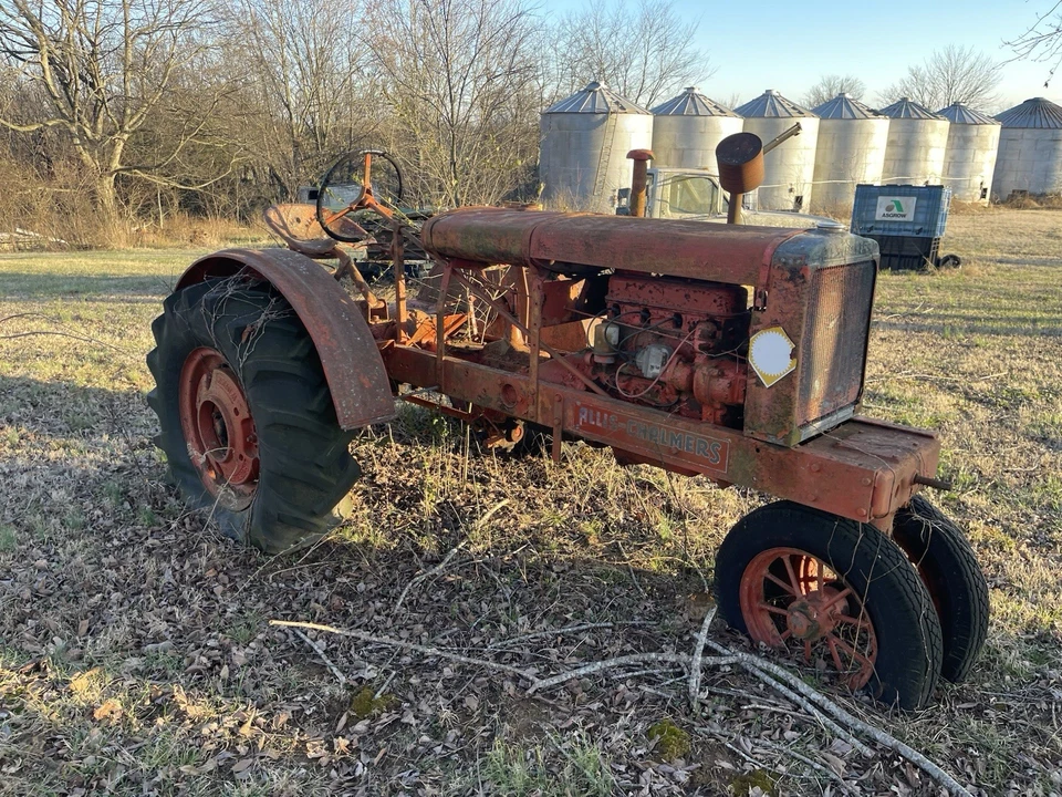 Allis Chalmers Antique Tractor, 1933-1948. Everything Is There, Been Sitting  - Image 1 of 1