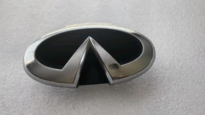 INFINITI M35 M45 FRONT GRILL GRILLE EMBLEM NISSAN OEM 62890-EH200 - Image 1 of 4